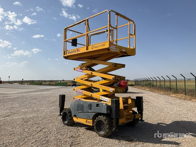 2005 Haulotte Compact12DX 4x4 Diesel Scissor Lift - Ножична работна платформа: снимка 4 2005 Haulotte Compact12DX 4x4 Diesel Scissor Lift - Ножична работна платформа: снимка 4