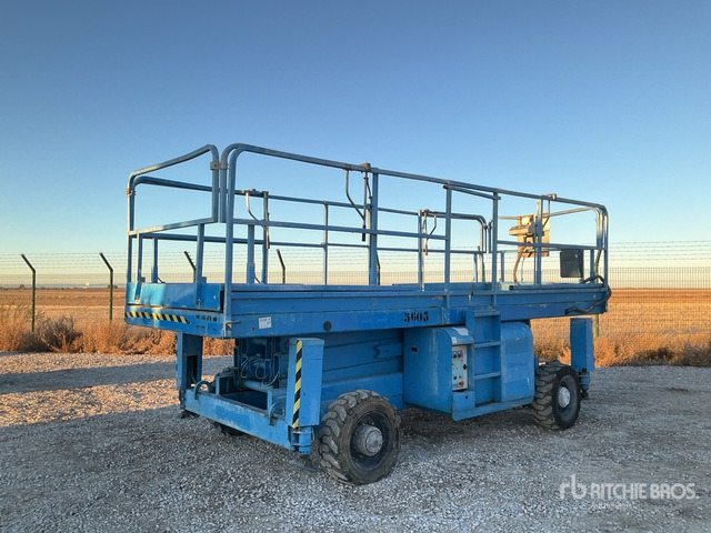 2007 Haulotte H12SXL 4x4 Diesel Scissor Lift - Ножична работна платформа: снимка 2 2007 Haulotte H12SXL 4x4 Diesel Scissor Lift - Ножична работна платформа: снимка 2