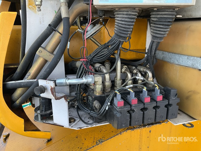 2007 Haulotte HA18PX 4WD Diesel Articulating Boom Lift - Артикулираща платформа: снимка 4 2007 Haulotte HA18PX 4WD Diesel Articulating Boom Lift - Артикулираща платформа: снимка 4