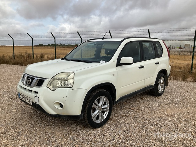 2012 Nissan X-Trail AWD SUV - Джип: снимка 2 2012 Nissan X-Trail AWD SUV - Джип: снимка 2