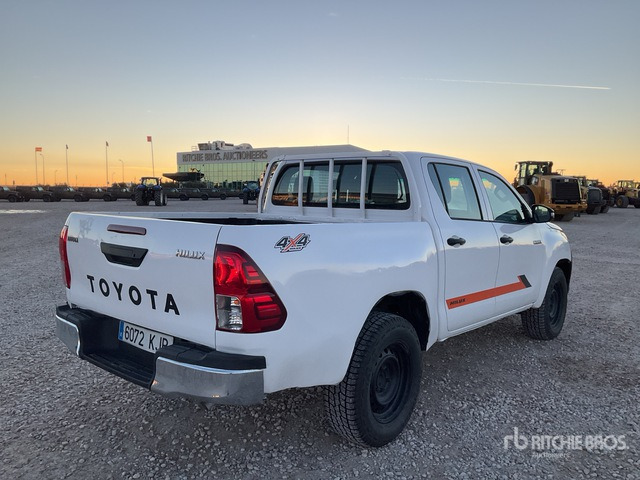 2017 Toyota Hilux 4x4 Crew Cab Pickup - Пикап: снимка 3 2017 Toyota Hilux 4x4 Crew Cab Pickup - Пикап: снимка 3