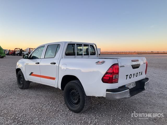 2017 Toyota Hilux 4x4 Crew Cab Pickup - Пикап: снимка 2 2017 Toyota Hilux 4x4 Crew Cab Pickup - Пикап: снимка 2