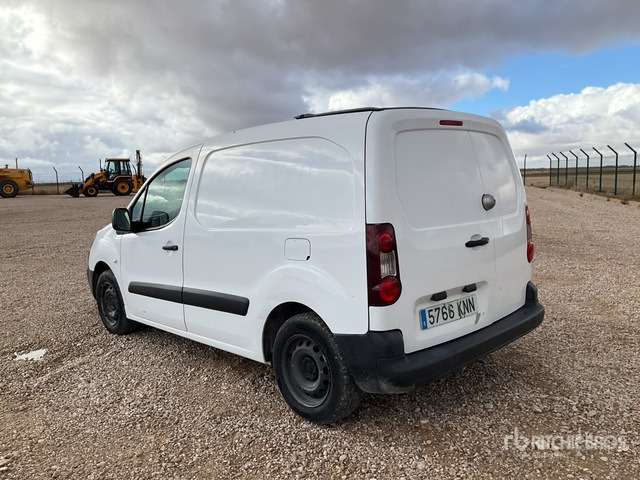 2018 Peugeot Partner BlueHDI L1 Confort Cargo Van - Малък ван: снимка 2 2018 Peugeot Partner BlueHDI L1 Confort Cargo Van - Малък ван: снимка 2