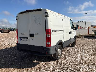 IVECO 35S10 4x2 - Камион фургон: снимка 3 IVECO 35S10 4x2 - Камион фургон: снимка 3