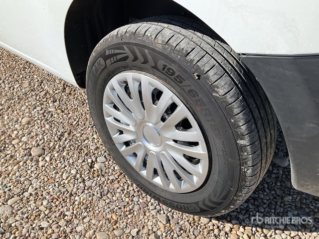 2016 Renault Kangoo Cargo Van - Лекотоварен автомобил: снимка 4 2016 Renault Kangoo Cargo Van - Лекотоварен автомобил: снимка 4