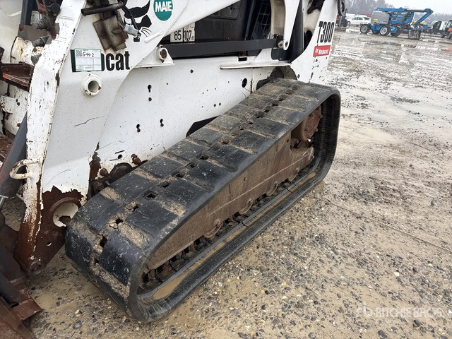 Мини верижен товарач 2003 Bobcat T300 Compact Track Loader: снимка 6