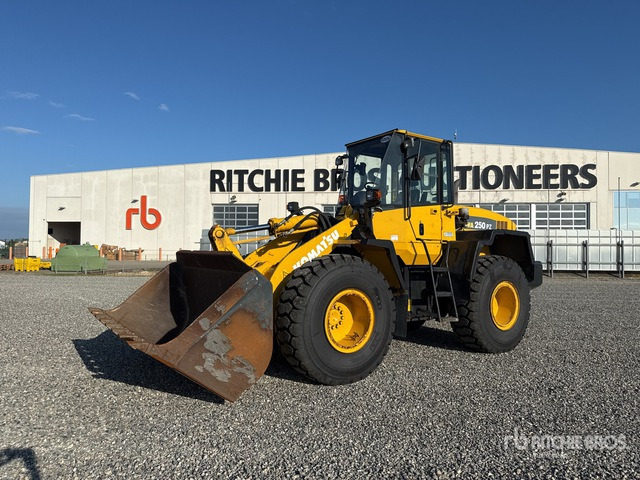 2003 Komatsu WA250-5 Pala gommata - Колесен товарач: снимка 1 2003 Komatsu WA250-5 Pala gommata - Колесен товарач: снимка 1