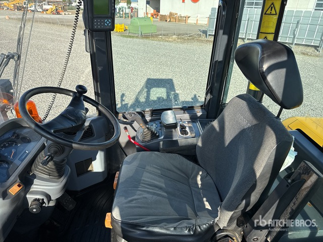 2003 Komatsu WA250-5 Pala gommata - Колесен товарач: снимка 5 2003 Komatsu WA250-5 Pala gommata - Колесен товарач: снимка 5