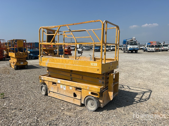2006 Haulotte Compact 10 Electric (Inoperable) Scissor Lift - Ножична работна платформа: снимка 3 2006 Haulotte Compact 10 Electric (Inoperable) Scissor Lift - Ножична работна платформа: снимка 3