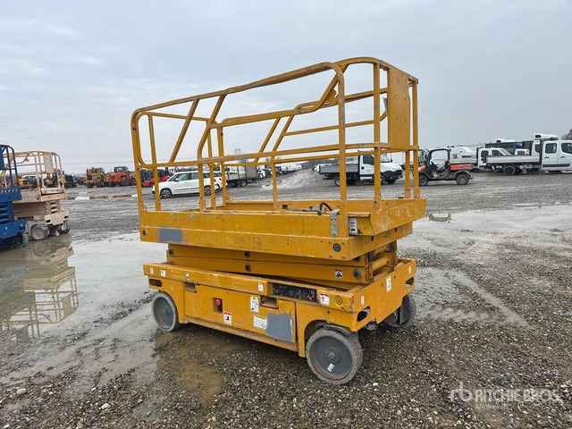 2009 Haulotte Compact 8NWT Electric (Inoperable) Scissor Lift - Ножична работна платформа: снимка 2 2009 Haulotte Compact 8NWT Electric (Inoperable) Scissor Lift - Ножична работна платформа: снимка 2