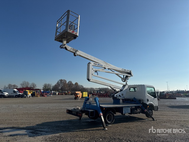 2010 Nissan Cabstar 35 - 11 2010 Cela TP200 20 m on Bucket Truck - Автовишка: снимка 3 2010 Nissan Cabstar 35 - 11 2010 Cela TP200 20 m on Bucket Truck - Автовишка: снимка 3