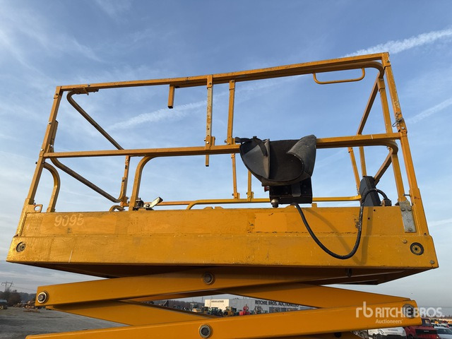 2011 Haulotte Compact 14 Electric Scissor Lift - Ножична работна платформа: снимка 4 2011 Haulotte Compact 14 Electric Scissor Lift - Ножична работна платформа: снимка 4
