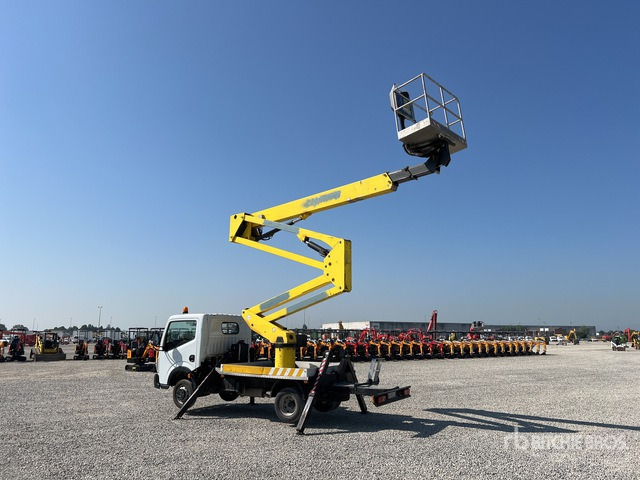 2011 Renault Maxity 2011 Socage DA324 24 m on Bucket Truck - Автовишка: снимка 3 2011 Renault Maxity 2011 Socage DA324 24 m on Bucket Truck - Автовишка: снимка 3