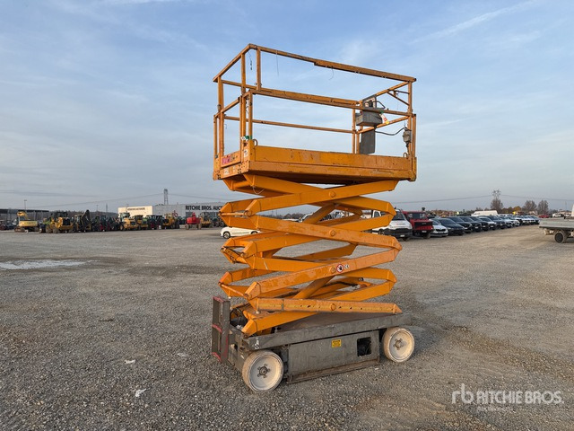 2013 Skyjack SJIII4626 Electric Scissor Lift - Ножична работна платформа: снимка 2 2013 Skyjack SJIII4626 Electric Scissor Lift - Ножична работна платформа: снимка 2