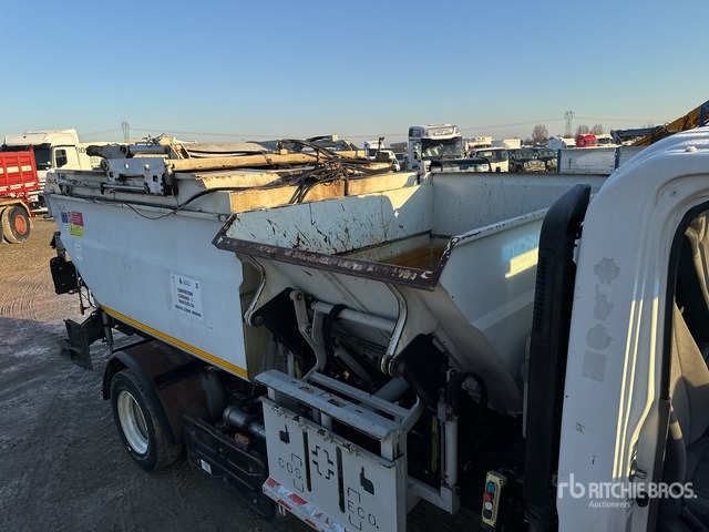 2015 Isuzu P75 Waste Collection Truck - Боклукчийска кола: снимка 4 2015 Isuzu P75 Waste Collection Truck - Боклукчийска кола: снимка 4