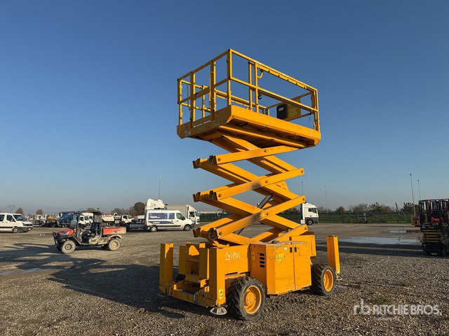 2016 Genie GS-3369RT Diesel Scissor Lift - Ножична работна платформа: снимка 3 2016 Genie GS-3369RT Diesel Scissor Lift - Ножична работна платформа: снимка 3