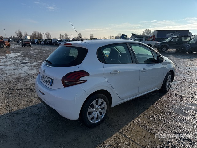 2017 Peugeot 208 BERLINA MIX BLUEHDI Automobile - Лек автомобил: снимка 3 2017 Peugeot 208 BERLINA MIX BLUEHDI Automobile - Лек автомобил: снимка 3