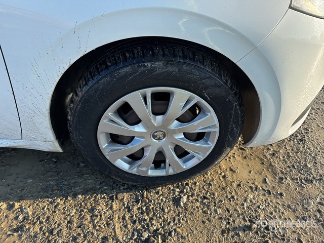 2017 Peugeot 208 BERLINA MIX BLUEHDI Automobile - Лек автомобил: снимка 4 2017 Peugeot 208 BERLINA MIX BLUEHDI Automobile - Лек автомобил: снимка 4