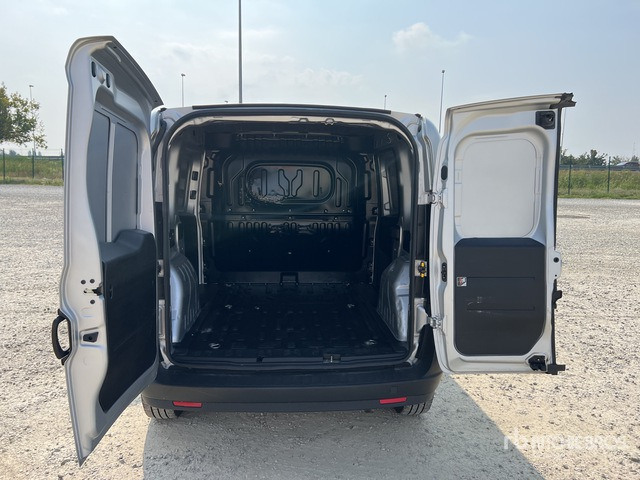 2021 Fiat Doblo CARGO CH1 LOUNGE 1.6 MJET 120CV ... Van Truck - Товарен бус: снимка 4 2021 Fiat Doblo CARGO CH1 LOUNGE 1.6 MJET 120CV ... Van Truck - Товарен бус: снимка 4