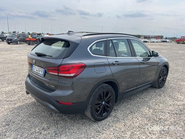 2022 BMW X1 Hybrid xDrive 25e Automobile - Лек автомобил: снимка 4 2022 BMW X1 Hybrid xDrive 25e Automobile - Лек автомобил: снимка 4