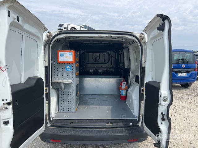 Fiat Doblo Cargo Van Truck - Товарен бус: снимка 5 Fiat Doblo Cargo Van Truck - Товарен бус: снимка 5