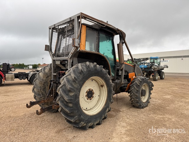 2012 Valtra T121 Tracteur Agricole (Inoperable) 4WD Tractor - Трактор: снимка 4 2012 Valtra T121 Tracteur Agricole (Inoperable) 4WD Tractor - Трактор: снимка 4