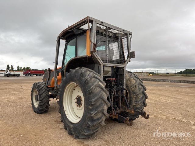 2012 Valtra T121 Tracteur Agricole (Inoperable) 4WD Tractor - Трактор: снимка 3 2012 Valtra T121 Tracteur Agricole (Inoperable) 4WD Tractor - Трактор: снимка 3