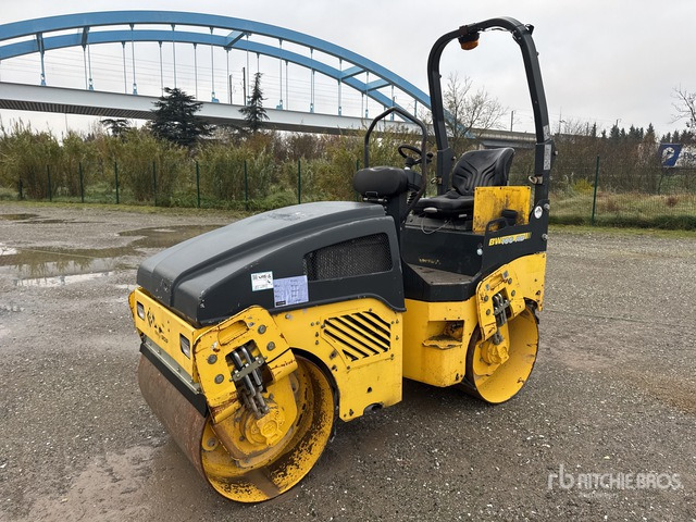 2014 Bomag BW100AD-4 Compacteur Vibrant Tandem Double Drum Roller - Пътен валяк: снимка 1 2014 Bomag BW100AD-4 Compacteur Vibrant Tandem Double Drum Roller - Пътен валяк: снимка 1