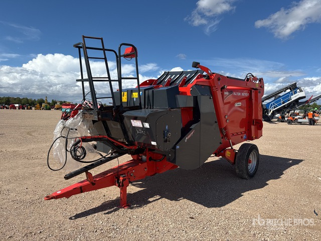2015 Kuhn Altor 5070M Pailleuse Distributrice Livestock Feeder - Миксер-вагон: снимка 1 2015 Kuhn Altor 5070M Pailleuse Distributrice Livestock Feeder - Миксер-вагон: снимка 1