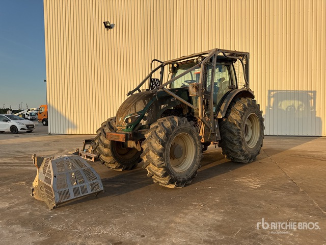 2017 Valtra T174 (Inoperable) 4WD Tractor - Трактор: снимка 1 2017 Valtra T174 (Inoperable) 4WD Tractor - Трактор: снимка 1
