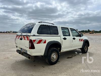 ISUZU D-MAX 4x4 Crew Cab - Пикап: снимка 3 ISUZU D-MAX 4x4 Crew Cab - Пикап: снимка 3