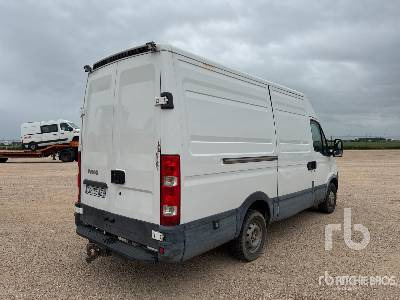 IVECO DAILY 35S12 Vehicule Utilitaire (Inoperable) - Товарен бус: снимка 3 IVECO DAILY 35S12 Vehicule Utilitaire (Inoperable) - Товарен бус: снимка 3