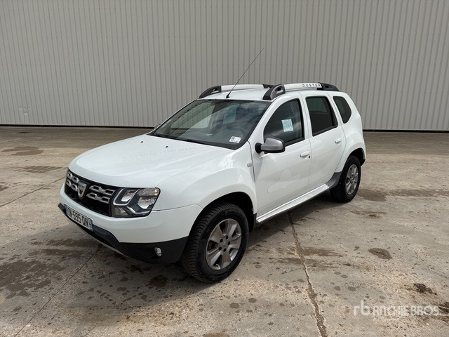 2015 DACIA Duster 4x4 Vehicule Utilitaire Cargo Van - Лекотоварен автомобил: снимка 2 2015 DACIA Duster 4x4 Vehicule Utilitaire Cargo Van - Лекотоварен автомобил: снимка 2