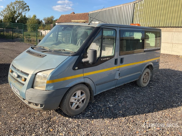 2010 Ford Transit 115 Tourneo T280 SWB Limited (Inoperable) Minivan - Пътнически бус: снимка 2 2010 Ford Transit 115 Tourneo T280 SWB Limited (Inoperable) Minivan - Пътнически бус: снимка 2