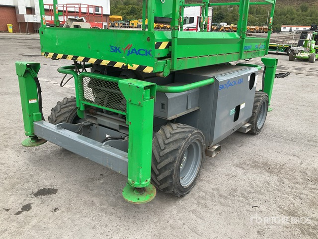 2013 Skyjack SJ6826 RT 4x4 Diesel Scissor Lift - Ножична работна платформа: снимка 5 2013 Skyjack SJ6826 RT 4x4 Diesel Scissor Lift - Ножична работна платформа: снимка 5