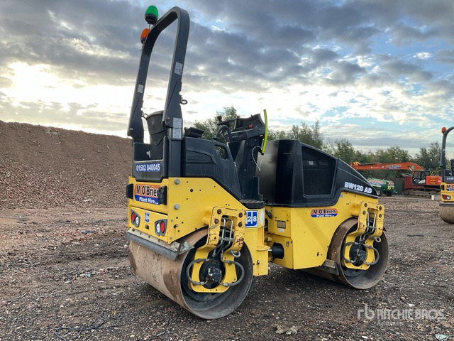 2015 Bomag 120AD-5 Double Drum Roller - Валяк: снимка 4 2015 Bomag 120AD-5 Double Drum Roller - Валяк: снимка 4