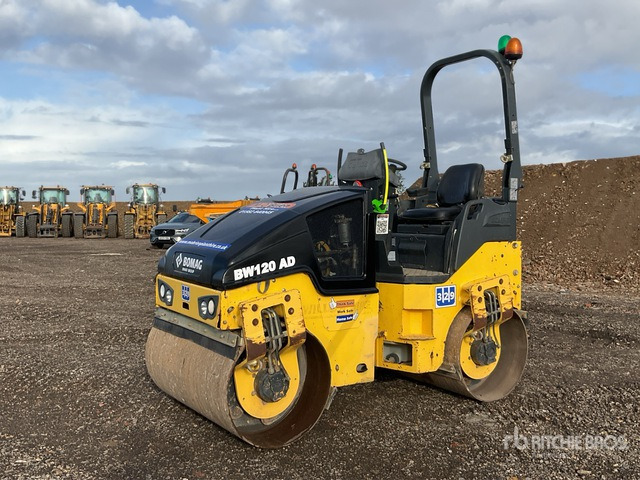 2015 Bomag 120AD-5 Double Drum Roller - Валяк: снимка 2 2015 Bomag 120AD-5 Double Drum Roller - Валяк: снимка 2
