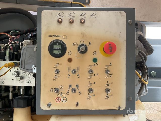 2015 Skyjack SJ51AJ 4WD Diesel Articulating Boom Lift - Артикулираща платформа: снимка 5 2015 Skyjack SJ51AJ 4WD Diesel Articulating Boom Lift - Артикулираща платформа: снимка 5