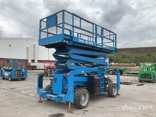 2016 Genie GS4390 4x4 Diesel Scissor Lift - Ножична работна платформа: снимка 2 2016 Genie GS4390 4x4 Diesel Scissor Lift - Ножична работна платформа: снимка 2