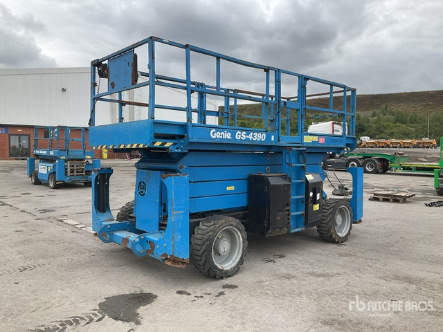 2016 Genie GS4390 4x4 Diesel Scissor Lift - Ножична работна платформа: снимка 4 2016 Genie GS4390 4x4 Diesel Scissor Lift - Ножична работна платформа: снимка 4