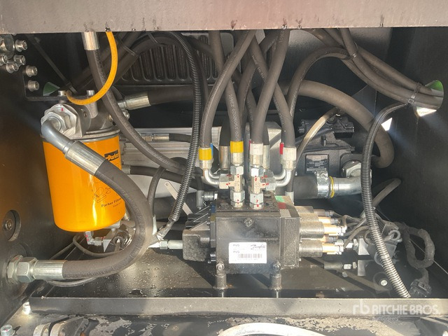 2021 Kovaco Elise 900 Electric Skid Steer Loader - Мини челен товарач: снимка 5 2021 Kovaco Elise 900 Electric Skid Steer Loader - Мини челен товарач: снимка 5