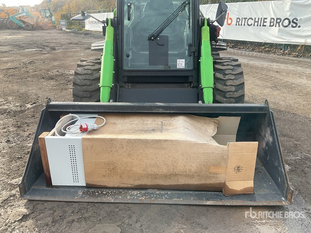 Kovaco Elise 900 Skid Steer Loader - Мини челен товарач: снимка 5 Kovaco Elise 900 Skid Steer Loader - Мини челен товарач: снимка 5