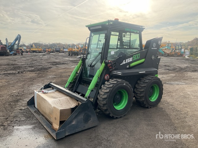 Kovaco Elise 900 Skid Steer Loader - Мини челен товарач: снимка 2 Kovaco Elise 900 Skid Steer Loader - Мини челен товарач: снимка 2