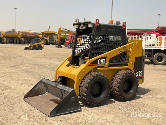2002 Cat 226 - Мини челен товарач: снимка 2 2002 Cat 226 - Мини челен товарач: снимка 2
