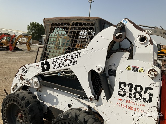 2004 Bobcat S185 - Мини челен товарач: снимка 5 2004 Bobcat S185 - Мини челен товарач: снимка 5