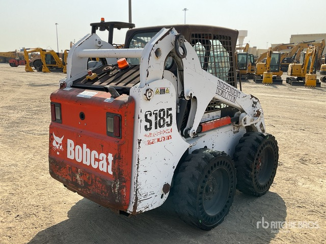 2004 Bobcat S185 - Мини челен товарач: снимка 3 2004 Bobcat S185 - Мини челен товарач: снимка 3