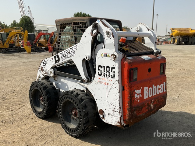 2004 Bobcat S185 - Мини челен товарач: снимка 4 2004 Bobcat S185 - Мини челен товарач: снимка 4