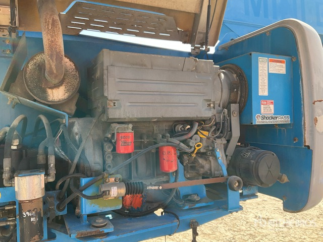 2006 Genie Z135/70 4WD Diesel Articulating Boom Lift - Артикулираща платформа: снимка 5 2006 Genie Z135/70 4WD Diesel Articulating Boom Lift - Артикулираща платформа: снимка 5