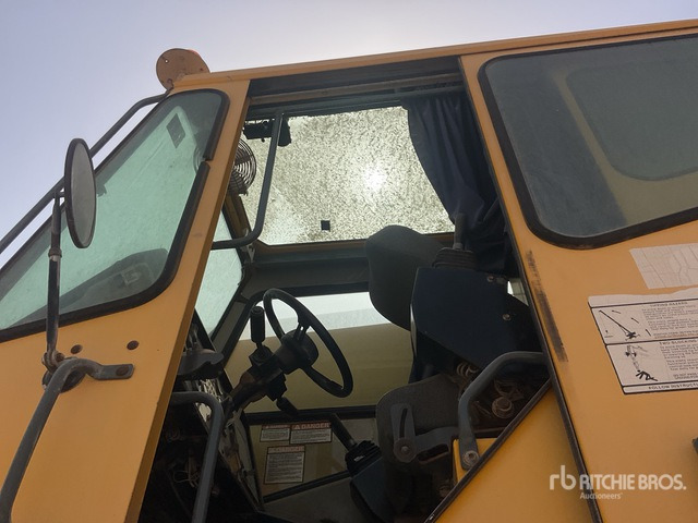 2007 Grove RT700E 55 ton 4x4x4 (Inoperable) Rough Terrain Crane - Кран за пресечени терени: снимка 4 2007 Grove RT700E 55 ton 4x4x4 (Inoperable) Rough Terrain Crane - Кран за пресечени терени: снимка 4