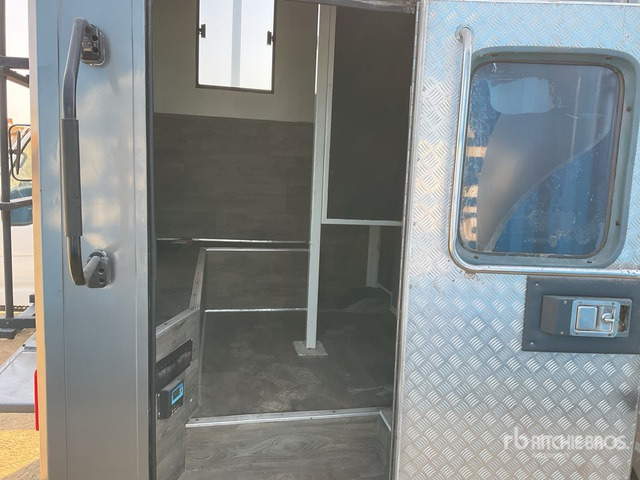 2008 Ford F-350 4x2 Horse Transporting Truck :Misc. Truck - Камион за коне: снимка 5 2008 Ford F-350 4x2 Horse Transporting Truck :Misc. Truck - Камион за коне: снимка 5